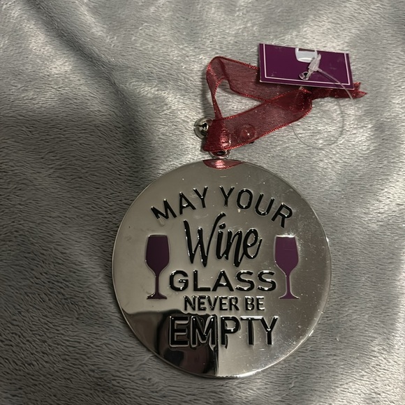 3 ornaments - Picture 3 of 5